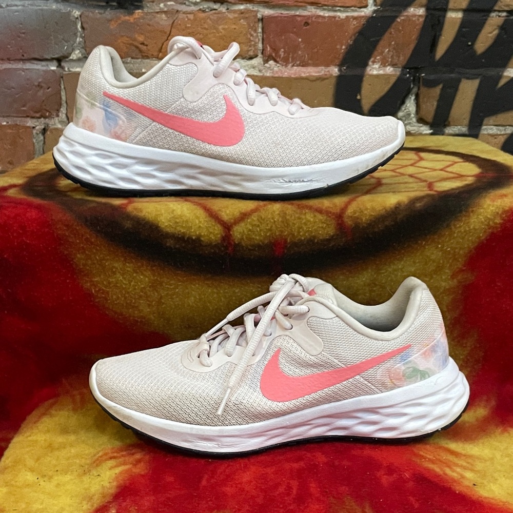 NIKE-women’s ‘Floral Watercolor’ NEXT NATURE REVOLUTION 6 Low Road Running Shoes